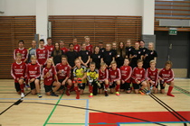 Ansaitut palkinnot kesän sarjamenestyksistä! B-tytöille piirimestaruus, B-pojille 7v7-sarjan pronssia ja D13-pojille piiriliigan pronssia.
Kuva: Katja Sirviö.